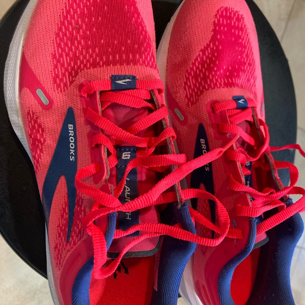 Brooks Women's Athletic Shoes in Vibrant Pink and Navy